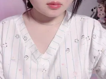 Sralet20のBongacamsで無料ライブポルノ