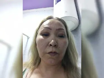 QweentisのBongacamsでライブポルノ配信