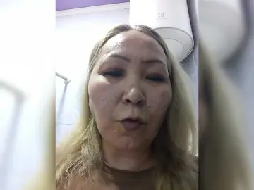 QweentisのBongacamsでライブポルノ配信