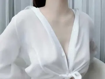 MieChanのBongacamsでセックスカメラ