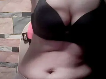 extremelymilkyboobsのBongacamsで今すぐ視聴可能なセックスカム