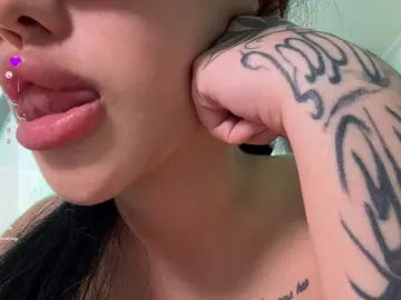 TainaJakschのBongacamsで今すぐ視聴可能なセックスカム