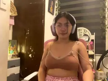 LesliDineのBongacamsでライブポルノ配信