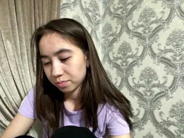 ClaudiaChouinardのBongacamsで無料ライブポルノ