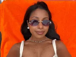 PetiteIndianSafiaのStreamateで最高のライブ配信