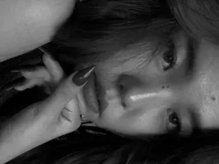 DollyiaのStreamateで人気のアダルト配信