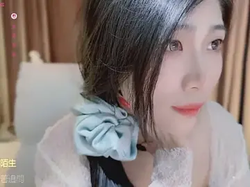 Vaidurya-YoloのStripchatで高画質ウェブカメラ