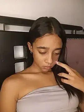Zoe_Sweett18のStripchatでヌードカメラ