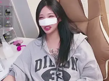 Milk_SolaのStripchatでセックスチャット
