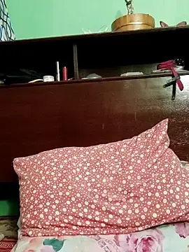 QueenSorealのStripchatで今すぐ視聴可能なセックスカム