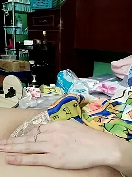 QueenSorealのStripchatで高画質ウェブカメラ