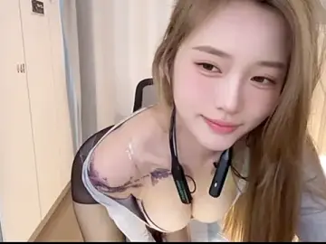 yiyi5588のStripchatでセックスカメラ