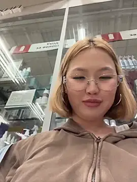 Aiko_YumiのStripchatで人気のアダルト配信