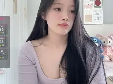 rose-uのStripchatで今すぐ視聴可能なセックスカム
