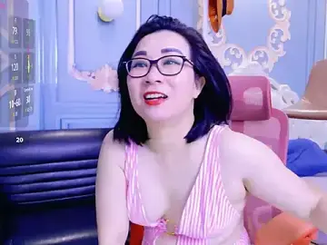 LucianaMeのStripchatで今すぐ視聴可能なセックスカム