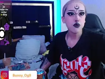 Bunny_OのStripchatで高画質ウェブカメラ