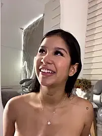 Aida_morenoのStripchatで今すぐ視聴可能なセックスカム
