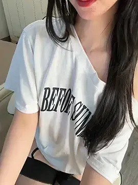 AmyamySerenaのStripchatでプライベートチャット