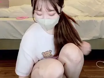 yura_ra_raのStripchatでライブセックス映像