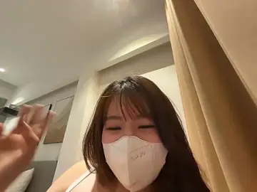 Your-SunnyのStripchatでアダルトカメラ配信