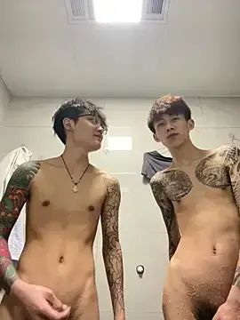 KK-cuteboyのStripchatでライブポルノ配信