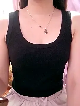 CherryBeiiのStripchatで高画質ウェブカメラ