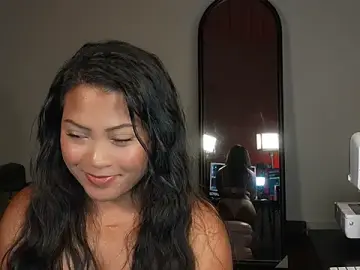 BubbleliyahのStripchatでセックスカメラ