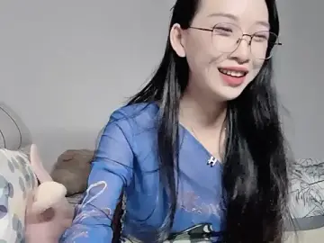 Lili-2のStripchatで無料ライブポルノ