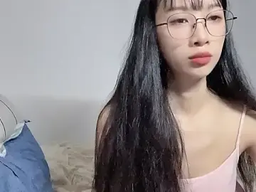Lili-2のStripchatで人気のアダルト配信