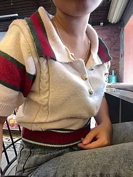 Lyn_bellaのStripchatでライブセックス映像