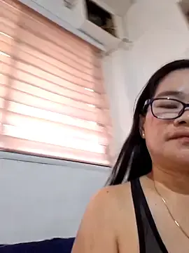 WinterMelon88のStripchatで今すぐ視聴可能なセックスカム
