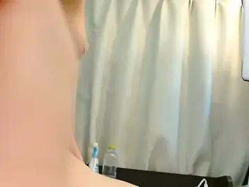 riseshuのStripchatで高画質ウェブカメラ