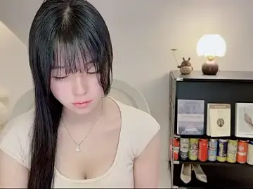 OnechestnutのStripchatで今すぐ視聴可能なセックスカム
