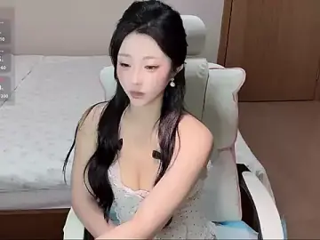 KulomiのStripchatでアダルトビデオチャット