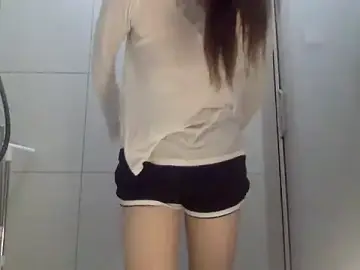 Mia_8のStripchatでライブセックス映像