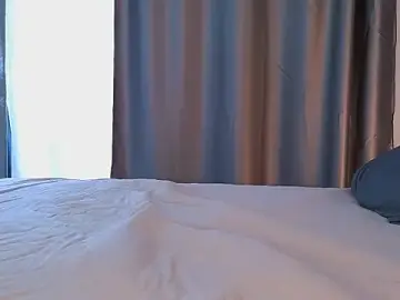 Kaia_Sunshine_MiaのStripchatでプライベートチャット