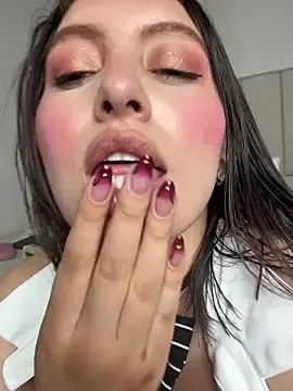 VioletPearsonのStripchatで無料ポルノカメラ