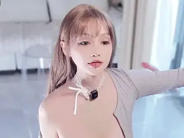 Yr_kitten_333のStripchatでライブポルノ配信