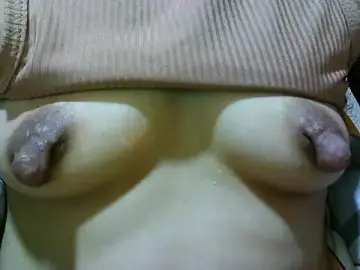Suckable_leighのStripchatでライブセックス映像