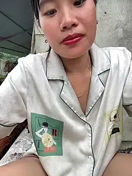 Uyen-nhuのStripchatで高画質ウェブカメラ