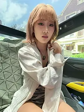 pinnnnnkのStripchatで人気のアダルト配信