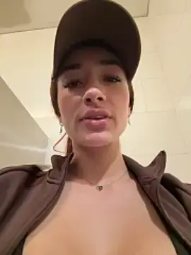 ariiel_のStripchatでプライベートチャット