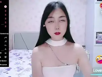 Elvira_babyのStripchatでライブセックス映像