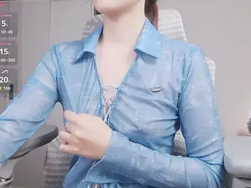 SuziiLoveのStripchatでセックスカメラ