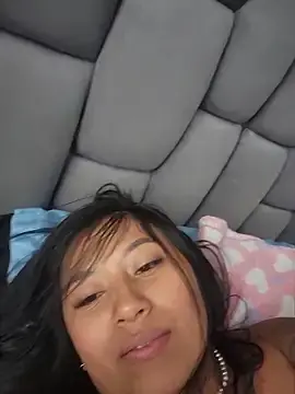 luisa16xxxのStripchatで今すぐ視聴可能なセックスカム