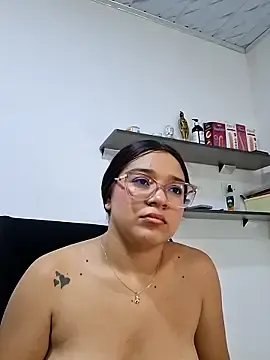 -VICKKYのStripchatでアダルトカメラ配信