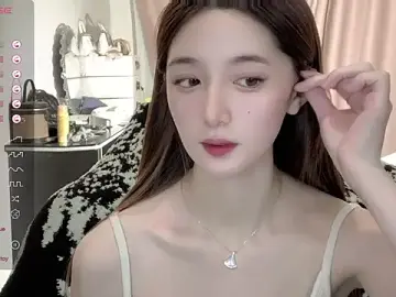 You--YouのStripchatで人気のアダルト配信