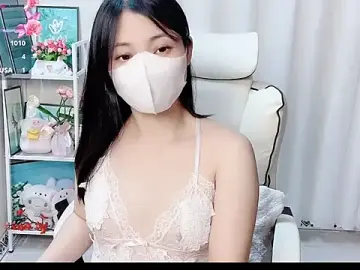 Clover_NhiのStripchatでセックスカメラ