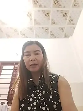 Sexy-ladyboobs20のStripchatでライブセックス映像
