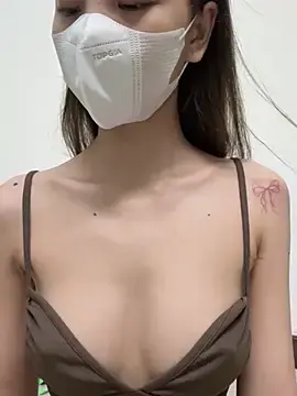 Lucy-GoldのStripchatで高画質ウェブカメラ